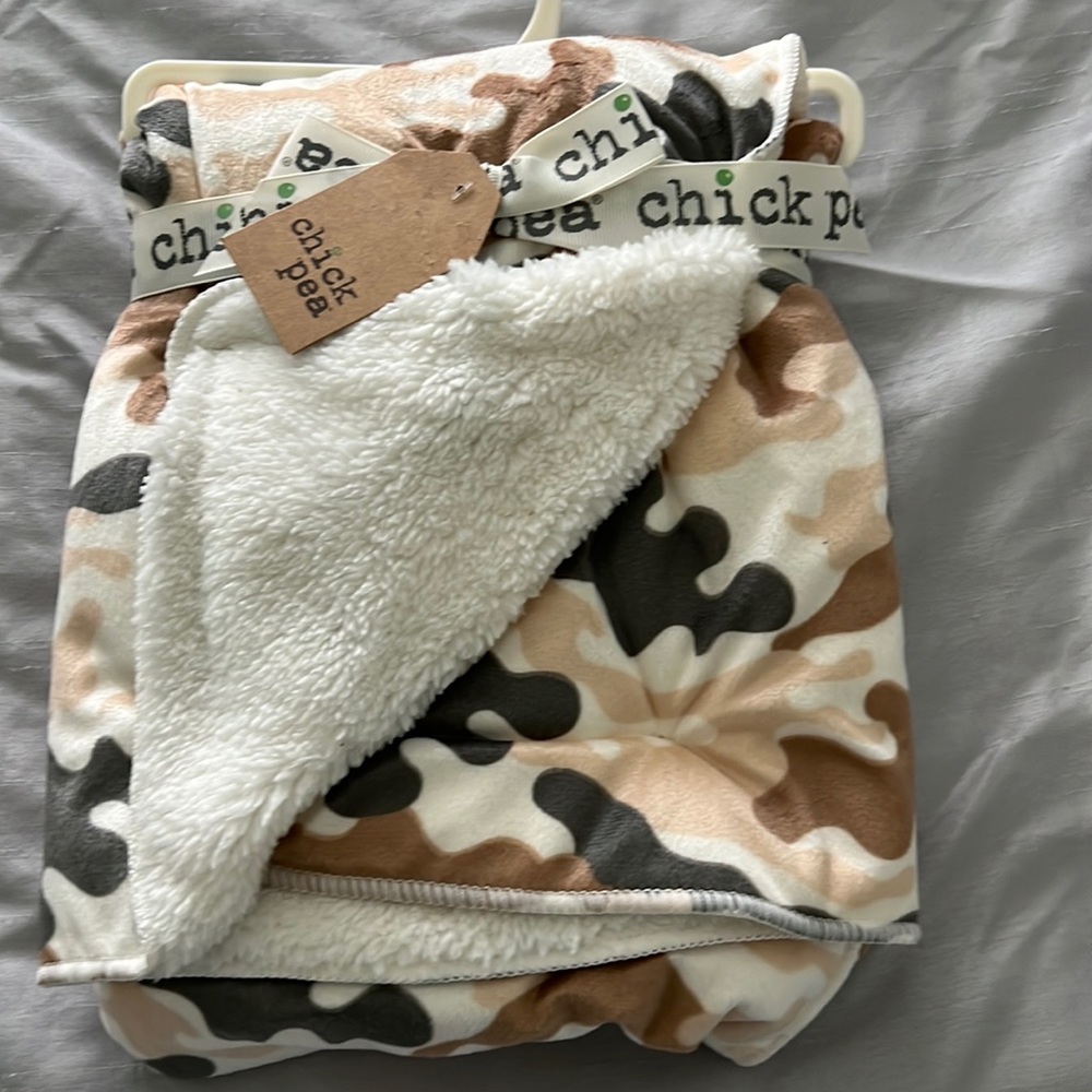♦️ New- Chick Pea Fleece Blanket
